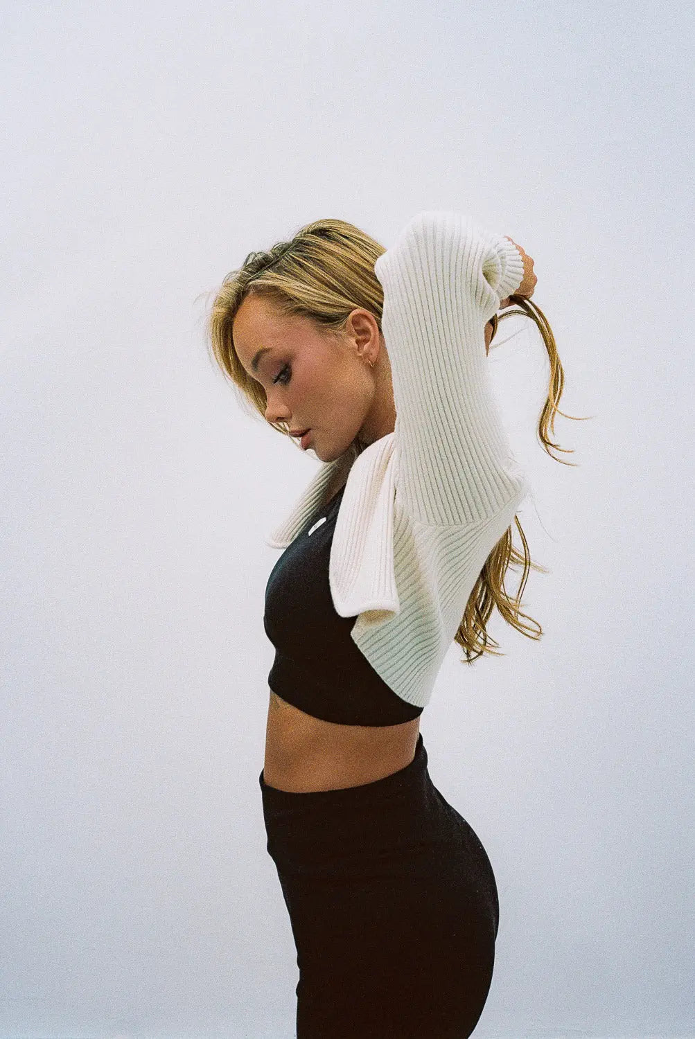 Laley light knit bolero, feminine klær designet av Sophie Elise