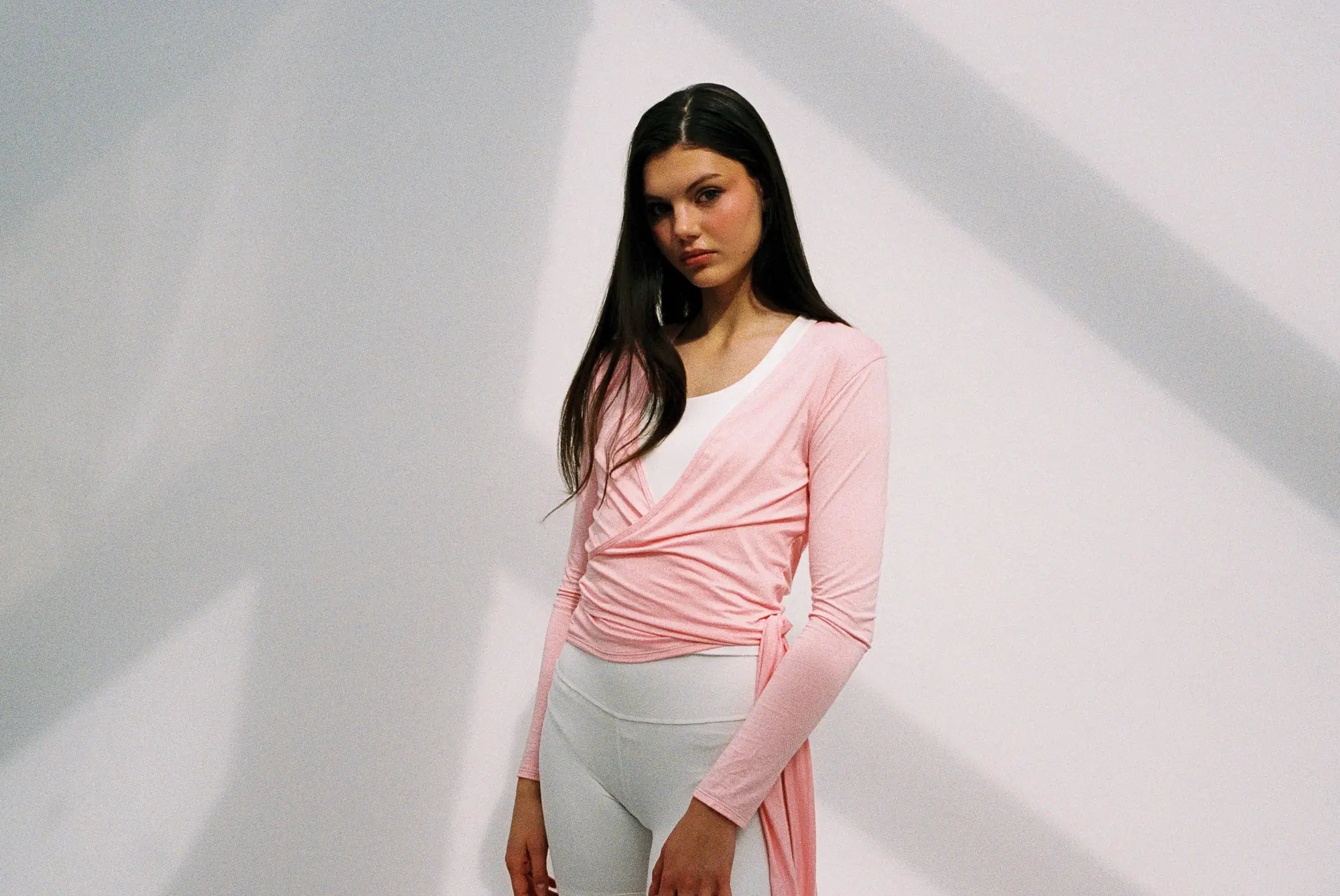 Feminine rosa dame klær, Laley topp designet av Sophie Elise