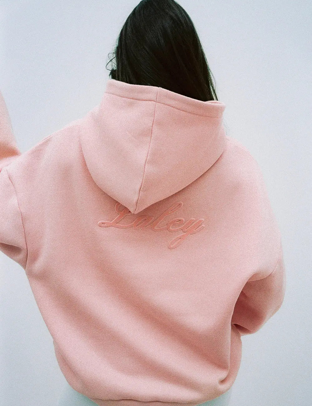 Back Logo Hoodie Pink - Laley - Rosa hettegenser for damer, feminin design av Sophie Elise