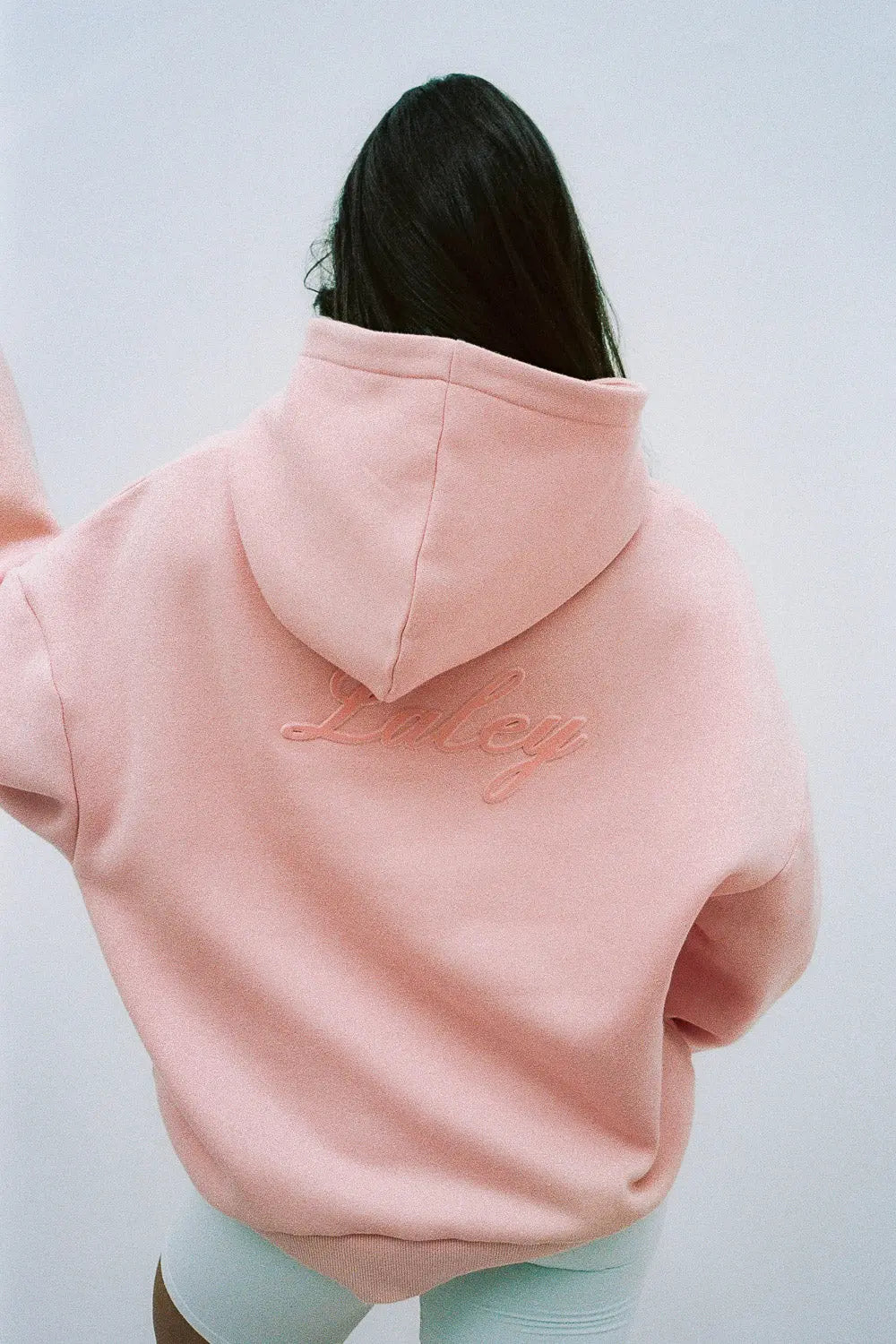 Back Logo Hoodie Pink - Laley - Rosa hettegenser for damer, feminin design av Sophie Elise