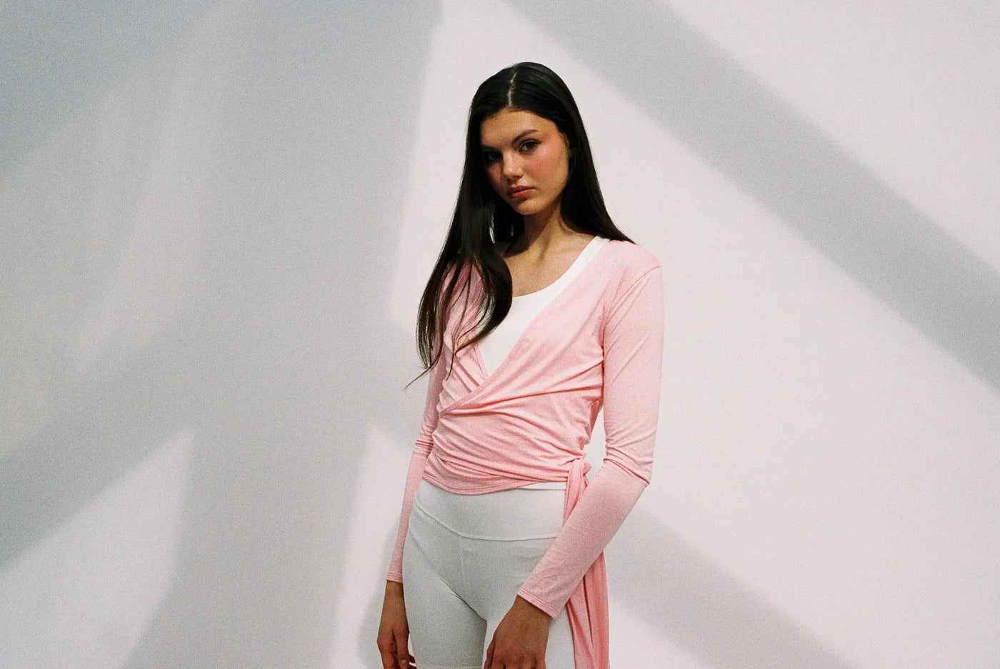 Feminine rosa dame klær, Laley topp designet av Sophie Elise