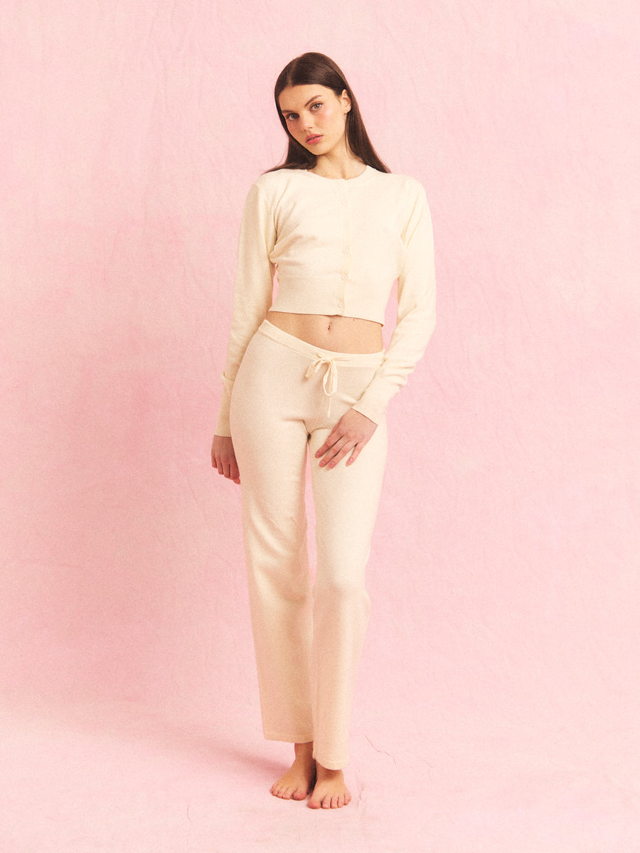 Fine Knit lounge set Off-white, på modell